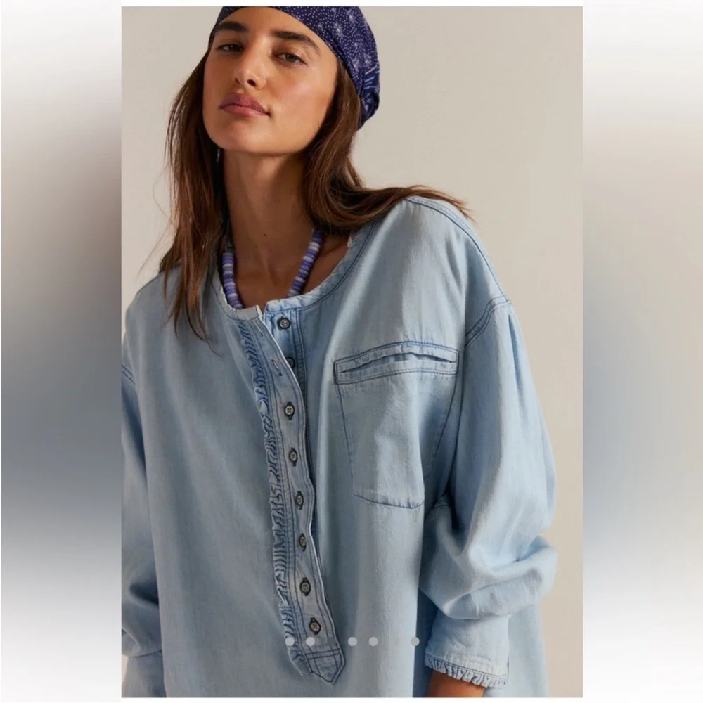 Free People NWT Denim Dreaming Pullover Size Large in So Soft Light Wash - Picture 2 of 12